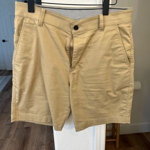 Nike Dri-FIT UV 9” Men's Size 32 Khaki Chino Golf Shorts